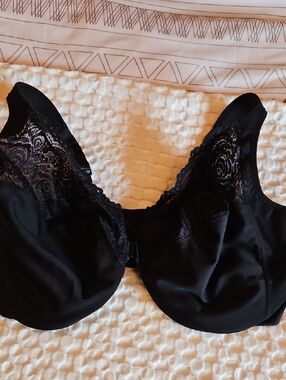 Front Clasp Glamorise Black Lace Underwire Bra with Full Coverage Size 46 H